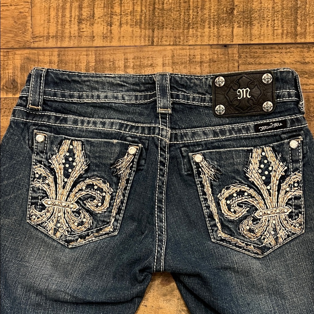Miss Me Medium Capri Jeans - Picture 6 of 10